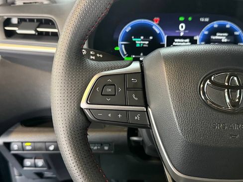 Used 2025 Toyota Sienna XSE AWD/4WD image 22