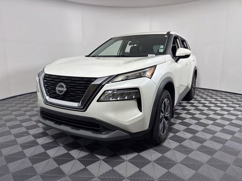 Used 2023 Nissan Rogue SV image 1