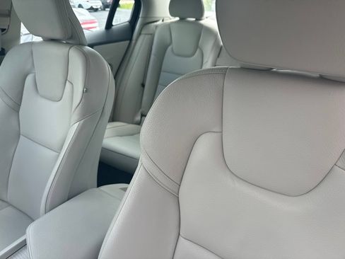 Used 2019 Volvo S60 T5 Momentum w/ Premium Package FWD image 17