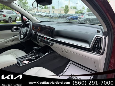 Certified 2024 Kia Sorento S w/ Panoramic Sunroof Package FWD image 12