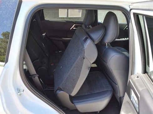 Used 2025 Mitsubishi Outlander SE AWD/4WD image 38