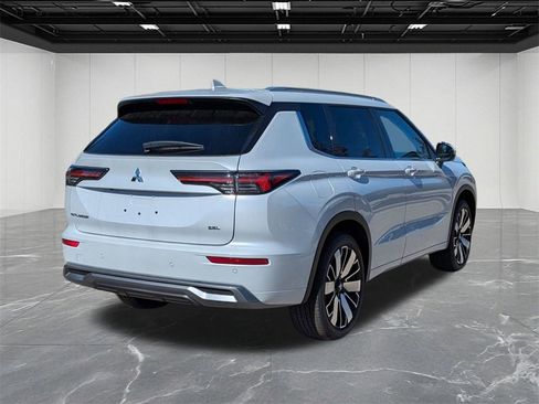New 2025 Mitsubishi Outlander SEL image 5