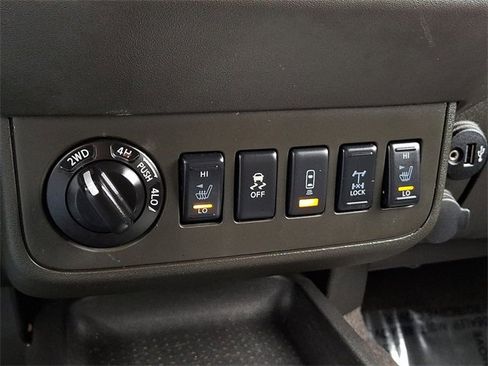 Used 2018 Nissan Frontier PRO-4X image 23