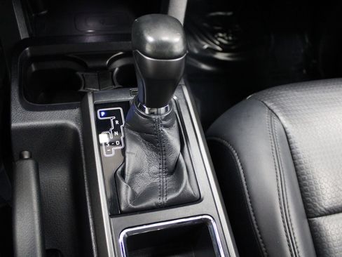 Used 2019 Toyota Tacoma TRD Off-Road image 29