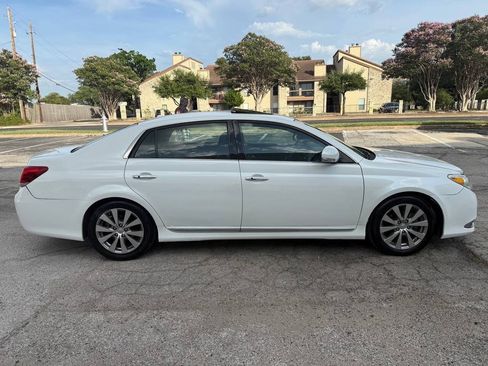 Used 2011 Toyota Avalon Limited FWD image 5