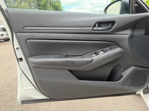 Used 2025 Nissan Altima 2.5 S FWD image 21