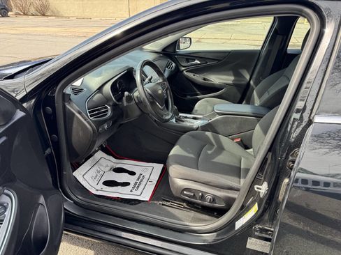 Used 2017 Chevrolet Malibu LT image 8