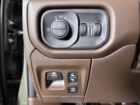 New 2026 RAM 1500 Laramie AWD/4WD image 29