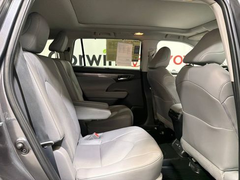 Used 2023 Toyota Highlander Platinum AWD/4WD image 13