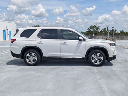 Used 2024 Honda Pilot EX-L image 3