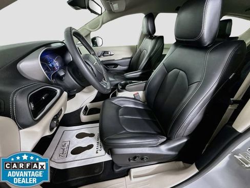 Used 2024 Chrysler Pacifica Limited FWD image 21
