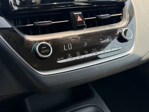 Used 2022 Toyota Corolla LE FWD image 22