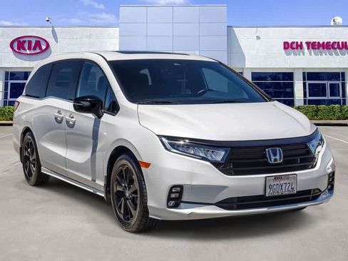 Used 2023 Honda Odyssey Sport image 3
