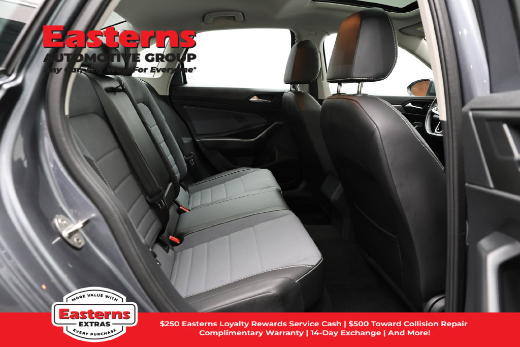 Used 2025 Volkswagen Jetta SE FWD image 23