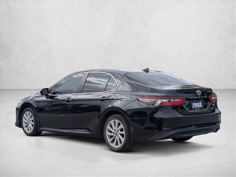 Used 2022 Toyota Camry LE image 7