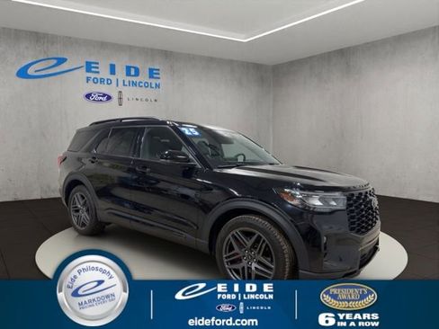 Used 2025 Ford Explorer ST AWD/4WD image 1