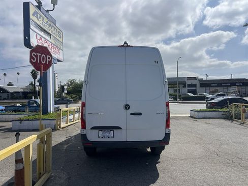 Used 2021 Mercedes-Benz Sprinter 2500 image 3
