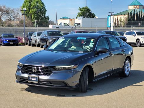 Certified 2025 Honda Accord LX image 9