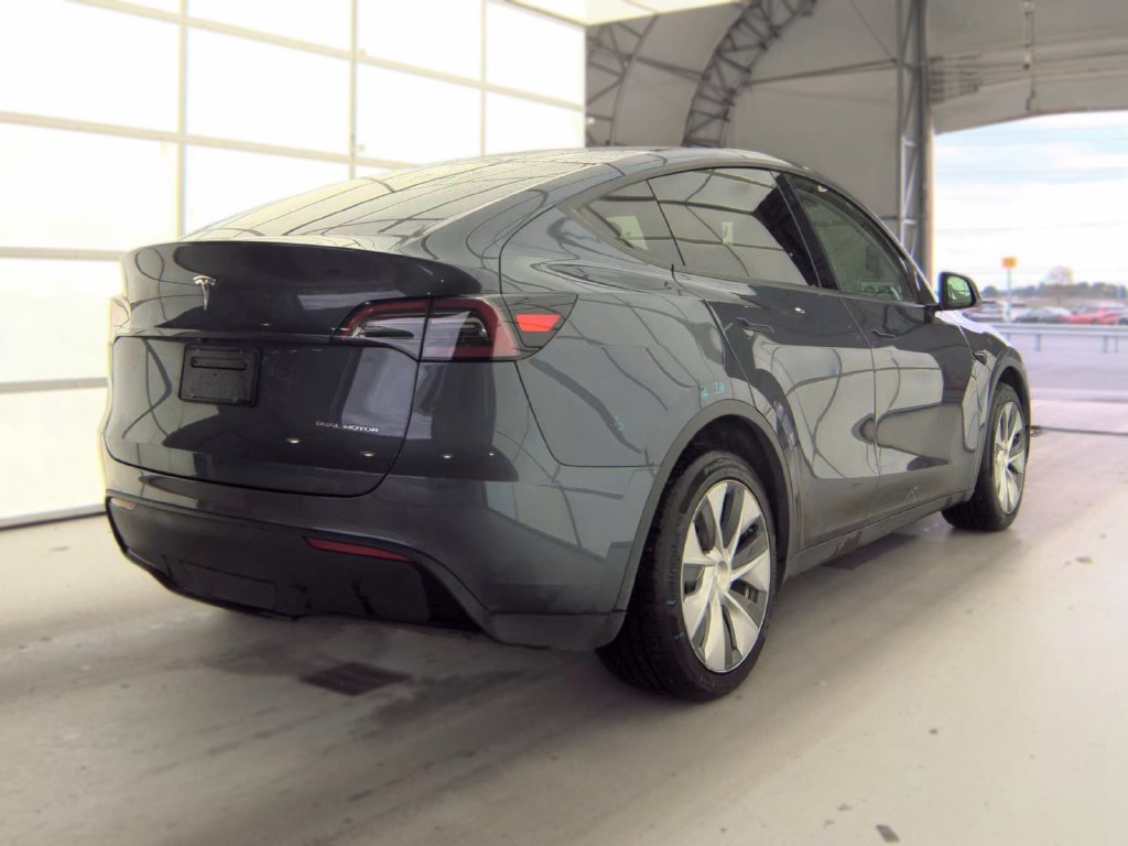 Used 2023 Tesla Model Y Long Range AWD/4WD image 3