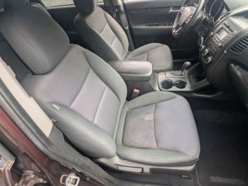Used 2013 Kia Sorento LX image 15