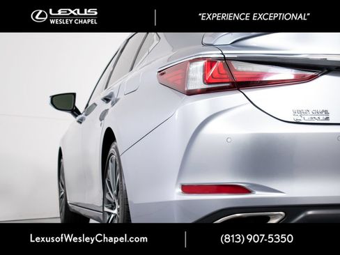 Used 2023 Lexus ES 350 w/ Premium Package FWD image 9