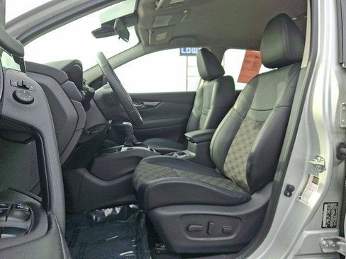 Used 2022 Nissan Rogue Sport SV w/ Technology Package image 13