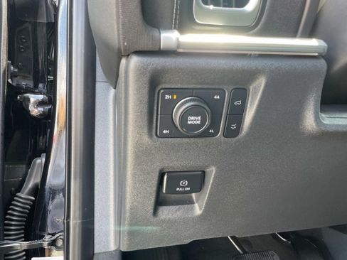 Used 2025 Ford Expedition Platinum AWD/4WD image 26