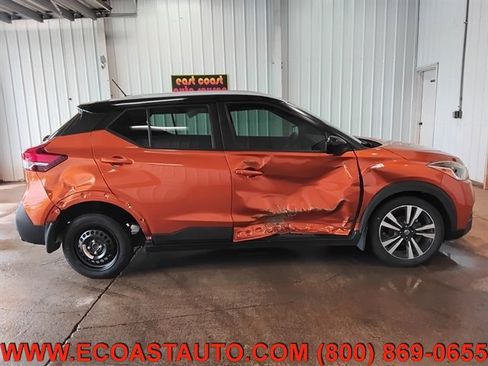 Used 2020 Nissan Kicks SV image 2