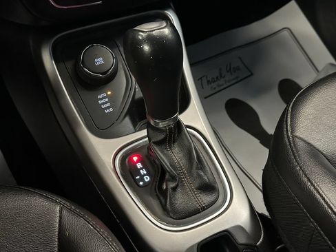 Used 2020 Jeep Compass Latitude w/ Cold Weather Group AWD/4WD image 16