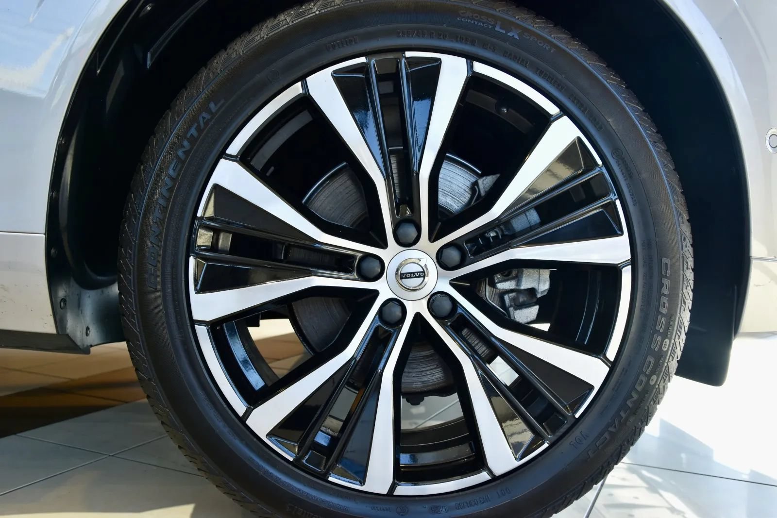Used 2024 Volvo XC60 B5 Plus w/ Protection Package Premier AWD/4WD image 9