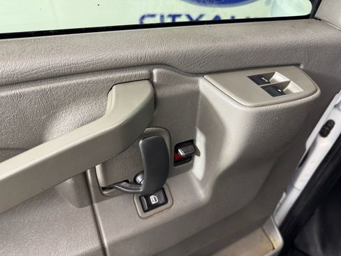 Used 2019 Chevrolet Express 3500 w/ Driver Convenience Package image 15