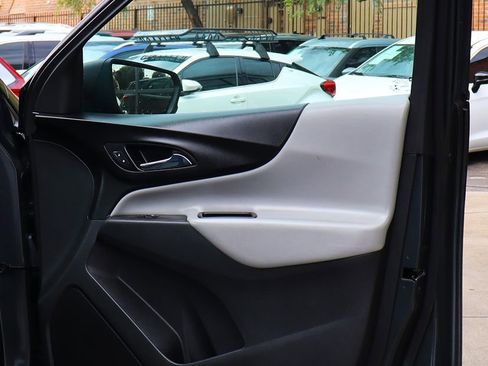 Used 2021 Chevrolet Equinox LS FWD image 29