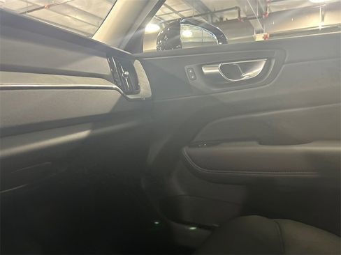 Certified 2025 Volvo XC60 B5 Plus image 21