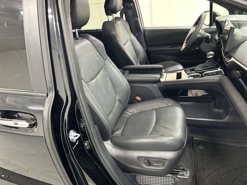 Used 2026 Toyota Sienna Platinum AWD/4WD image 25