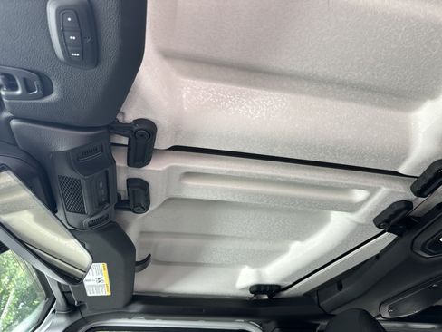 Used 2026 Jeep Wrangler Unlimited Sahara AWD/4WD image 36