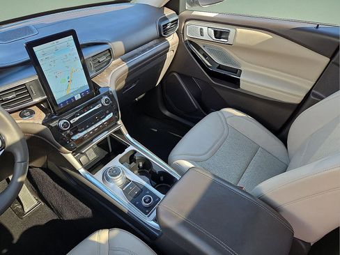 Used 2021 Ford Explorer Platinum w/ Equipment Group 601A image 13