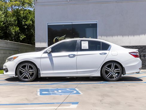 Used 2016 Honda Accord Sport image 9