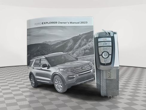 Used 2023 Ford Explorer Limited w/ Equipment Group 301A AWD/4WD image 24