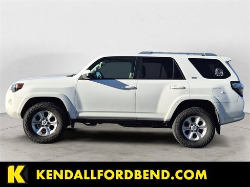 Used 2015 Toyota 4Runner SR5 image 2