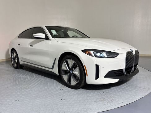 Used 2026 BMW i4 eDrive40 w/ Premium Package RWD image 7