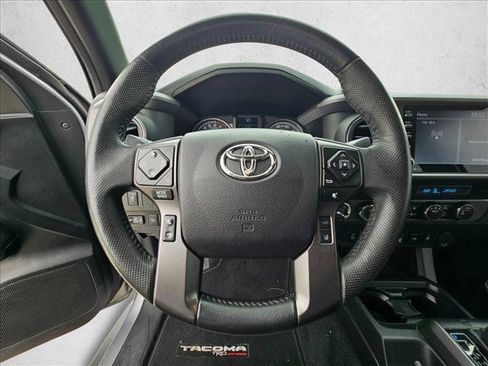 Used 2022 Toyota Tacoma TRD Off-Road w/ Technology Package AWD/4WD image 9