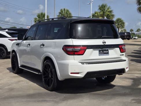 Used 2023 Nissan Armada Platinum w/ Captain's Chairs Package RWD image 4