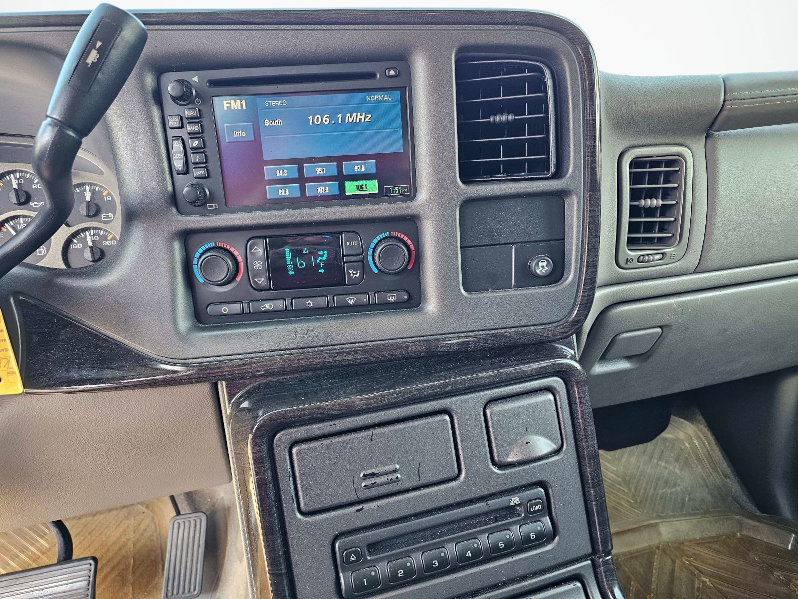 Used 2005 GMC Yukon Denali AWD/4WD image 23