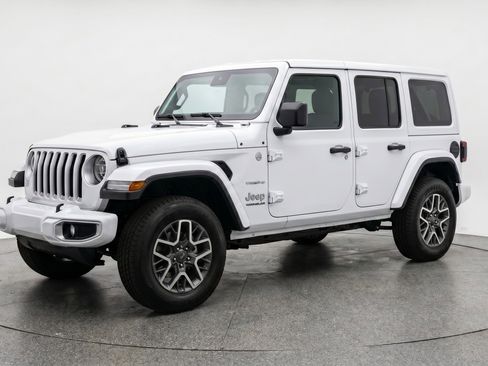 Used 2025 Jeep Wrangler Sahara AWD/4WD image 3