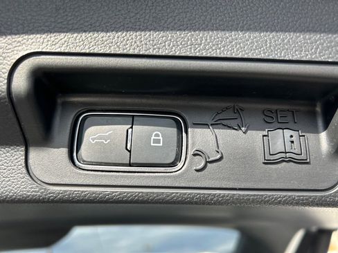 Used 2023 Ford Explorer XLT image 17