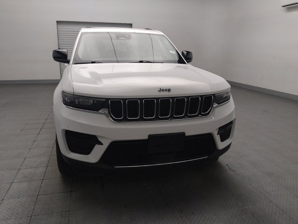 Used 2024 Jeep Grand Cherokee Laredo RWD image 14