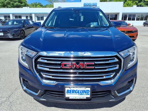 Used 2022 GMC Terrain SLT w/ Tech Package AWD/4WD image 9