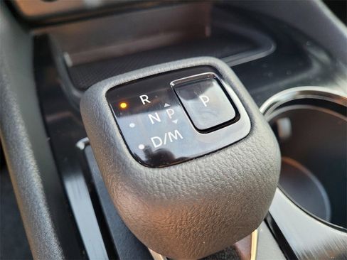 Used 2024 Nissan Rogue SV image 21