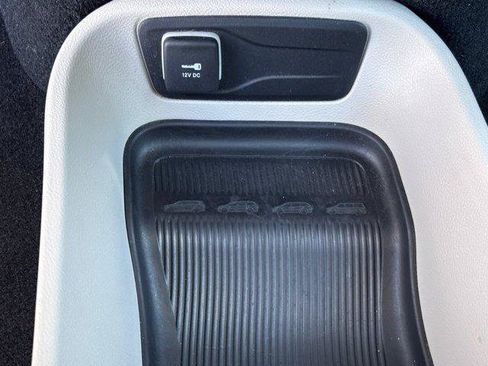 Used 2024 Chrysler Pacifica Touring-L FWD image 30