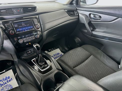 Used 2019 Nissan Rogue SV image 22